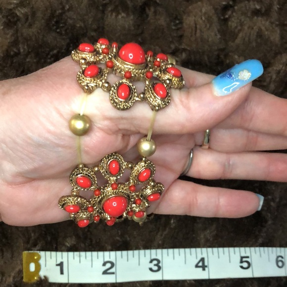 3/$25 Forever 21 Coral and Gold Tone Design Stretchy Bracelet (EUC) - Picture 5 of 6